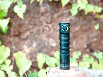 wuben d1 flood edc flashlight