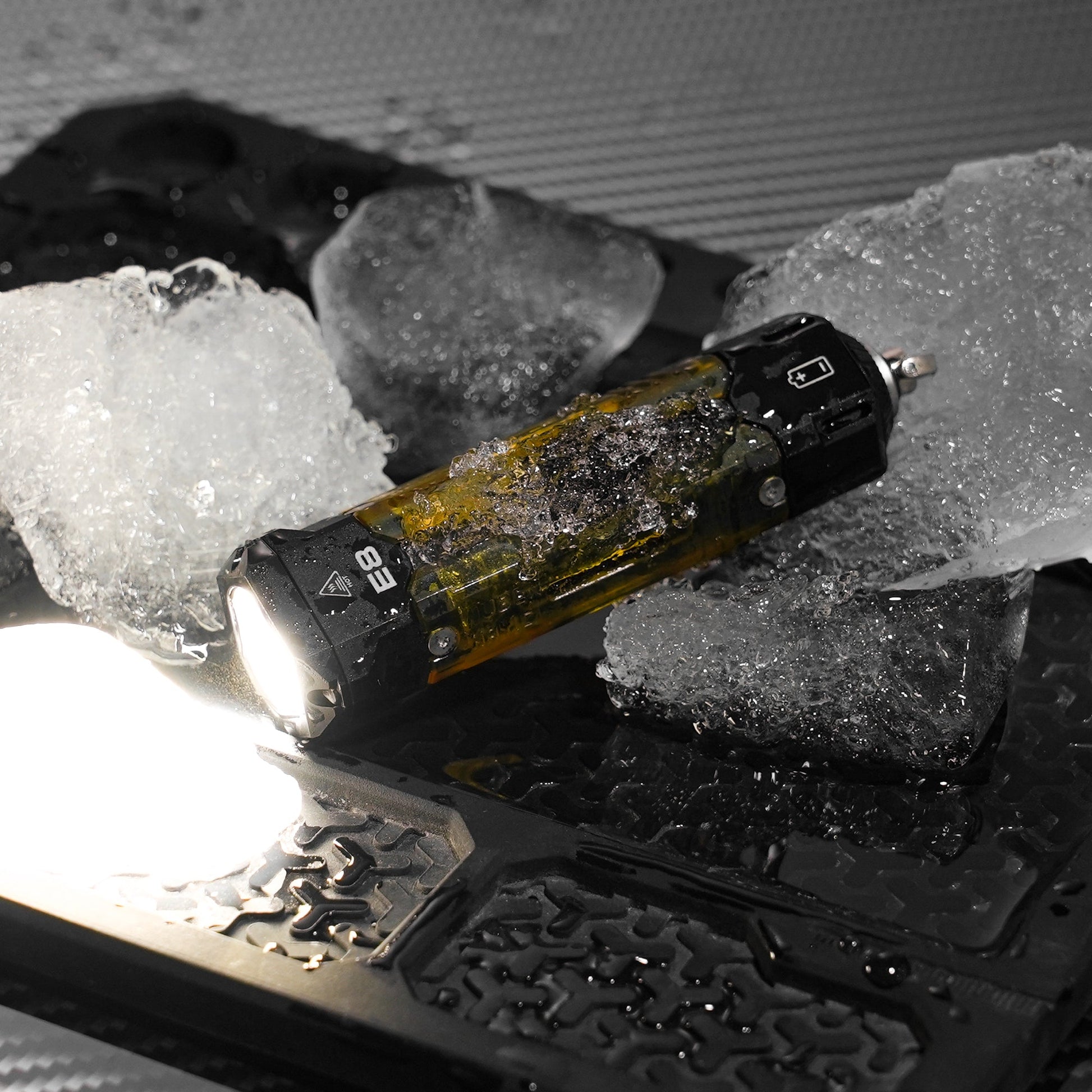 Wuben E8 Compact Magnetic Modular 1300 Lumen EDC Camping Flashlight