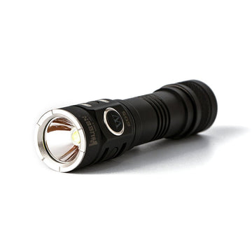 E05 900 Lumens Compact EDC Flashlight