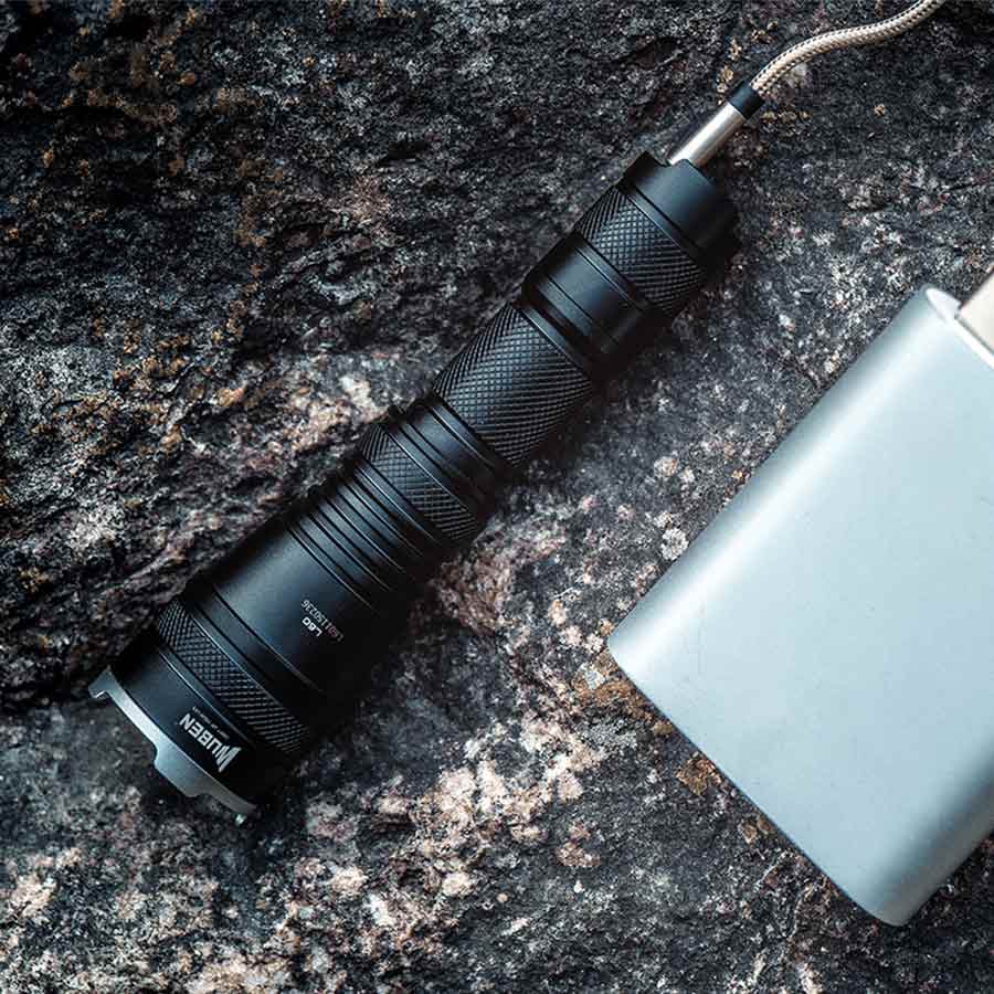 L60 Zoomable Flashlight - 1200 Lumens_2
