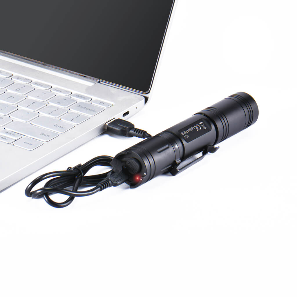 best edc rechargeable flashlight 2018 Fenix E18R side%20clip%0D%0AProduct%20Registration%20Card%20%26%20User%20Manual%0D%0A%0D%0A%0D%0ASpecifications%3A%0D%0A%0D%0ALED%3A%20Luminus%20SST40%0D%0APower%20Source%3A%201%20x%2018650%0D%0APeak%20Beam%20Intensity%3A%2012%2C500%20cd%0D%0APeak%20Beam%20Distance%3A%C2%A0220%20metres%0D%0ABrightness%20Outputs%3A%0D%0A%0D%0ATurbo%20 Top 10 best EDC flashlights